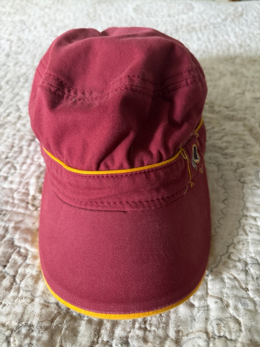 Redskins hat with Embroidered Logo, short bill
